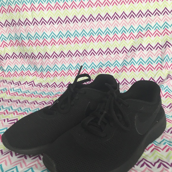 Nike - Picture 3 of 6